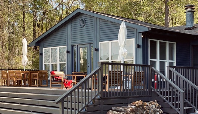 Designer Lake Home on Lay Lake- Stand Up Paddleboards + Canoe included!Sleeps 10