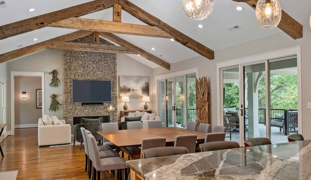 Designer Lakefront Lodge w/Huge Private Beach & Boat Option-Built July '19