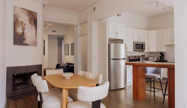 Designer Loft 2W | Heart of Gold Coast/River North