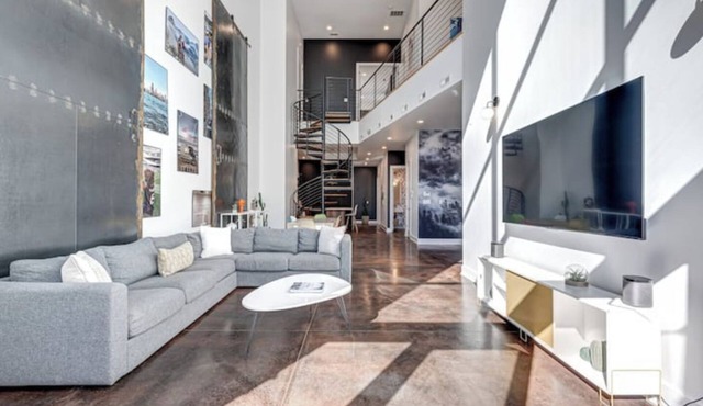 Designer Loft in Fulton Market with Parking