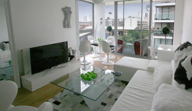 DESIGNER LUXURY 2bed 2bath Waterfront Zone2 Central City of London Canary Wharf