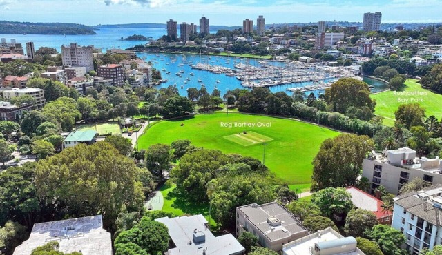 Designer, luxury apartment - Potts Point w/parking