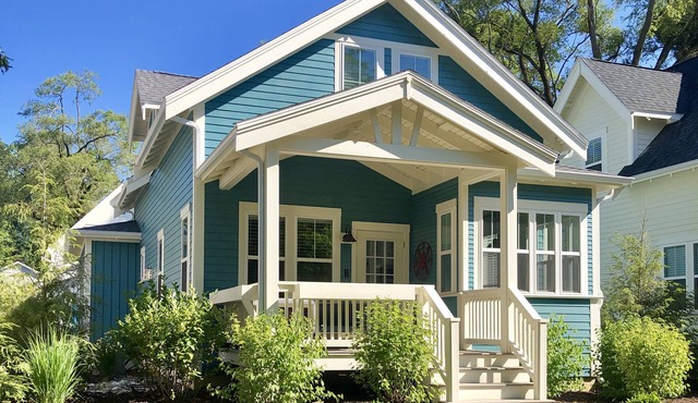 Designer Luxury Cottage ~ Heated Community Pool ~ Walk to Beach & Town