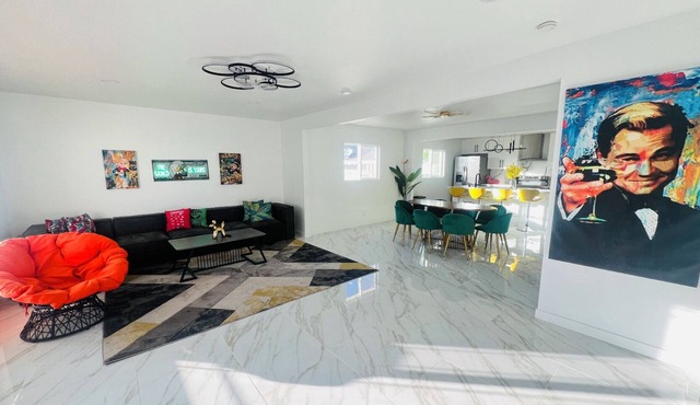 Designer luxury villa near the Strip