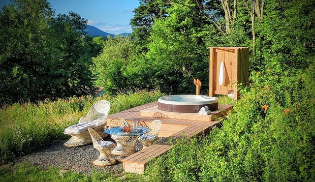 Designer Mountain Farmhouse ~ Hot Tub ~ Sunset Porch ~ Chef's Kitchen ~ Firepit