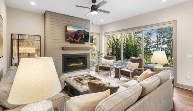 Designer Mountain Home in Upscale Community