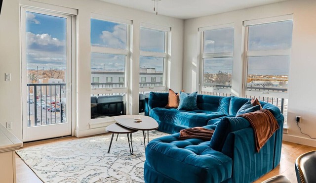 Designer NEW 2BD 2BA Pool/Htub/Gym/Bowling