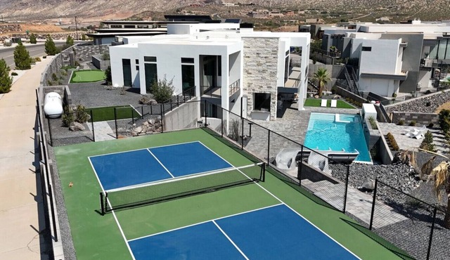 Designer Oasis ~ Golf ~ Pool ~Theater