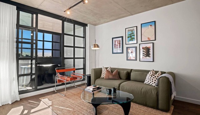 Designer Oasis - Hot Tub | Free Parking