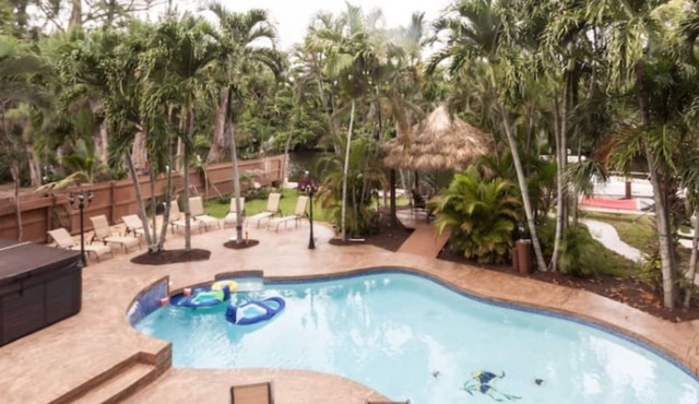 DESIGNER OASIS RESORT .12n BEDROOMS .7 BATHS .PRIVATE RESORT .SLEEPS 24 GUESTS