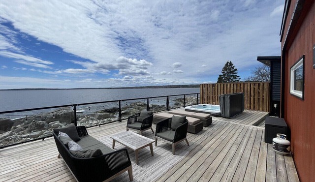 Designer Oceanfront Villa - Hot tub Sauna-private