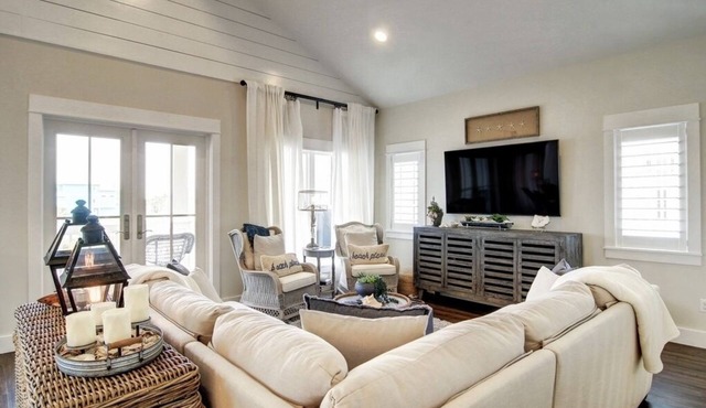Designer, Pet-Friendly Home@Cinnamon Shore w/Access to Great Amenities!