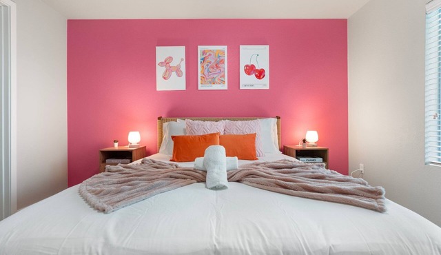 Designer Pink Oasis Sky Lounge, Pool & Near ASU
