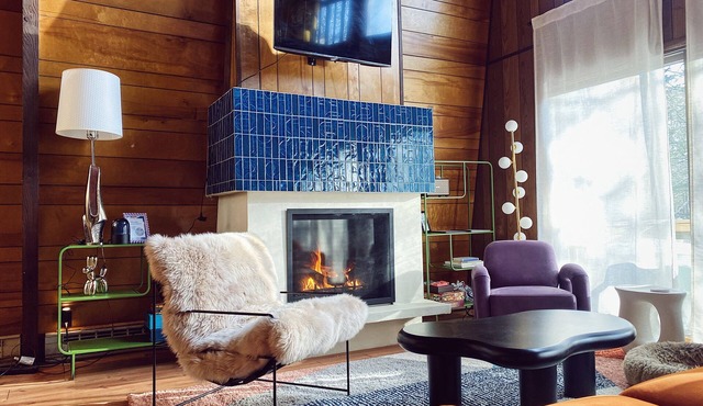 Designer Poconos Chalet - Fireplace, Fire Pit, Lakes, Hiking