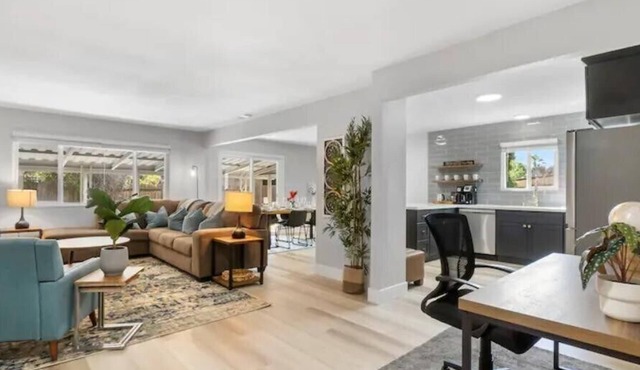 Designer Remodel * 4B2B * King Beds * 65" TV