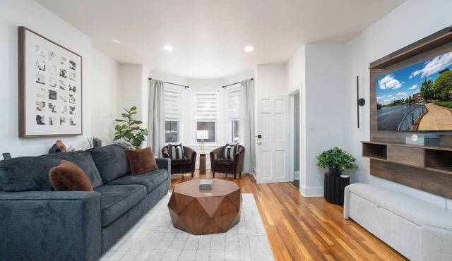 Designer remodeled Apt~Close to hospitals & dining~Suited for short or long stay