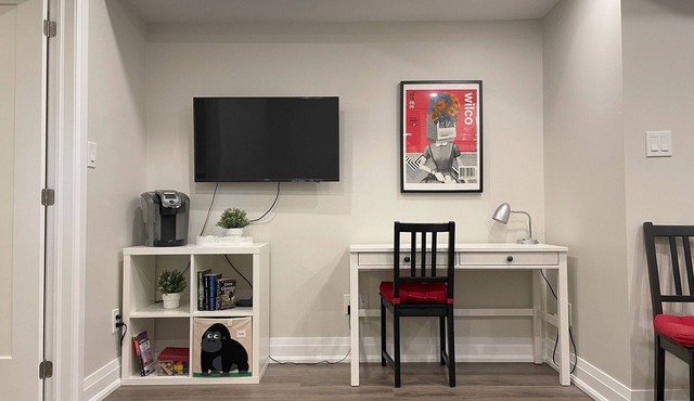 Designer-renovated 1 bedroom in Roncesvalles Village