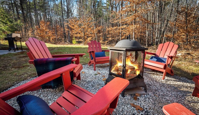 Designer-Renovated North Conway Cabin w/Game Nook & Firepit