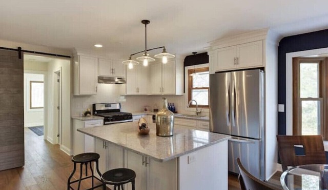 Designer Rental in Excelsior - walk to everything!