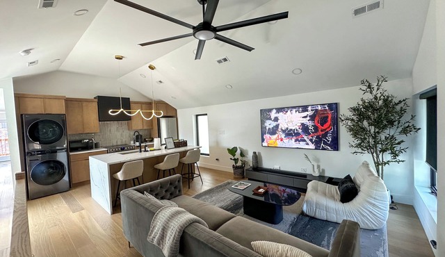 Designer Retreat 2BR w Cowboy Pool, Fire Pit & Fast Access