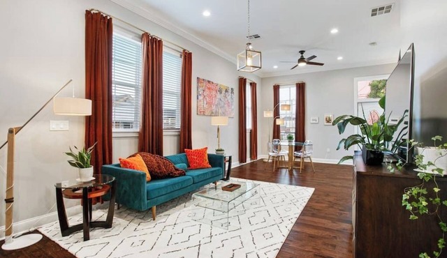 Designer's Dream! 3 bed/2.5 bath