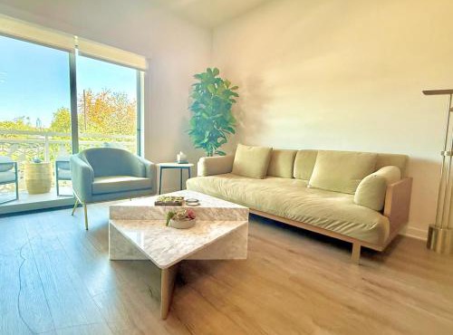 Designer Silver Lake Stylish One Bedroom with Parking