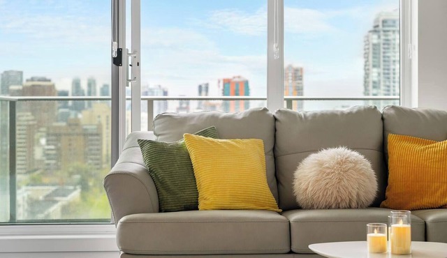 Designer Studio in the Sky - Views, AC, Patio