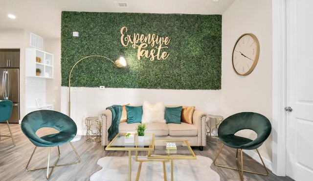 Designer Suite- Centrally located downtown near Galleria, Midtown, Medical Center, & Art District