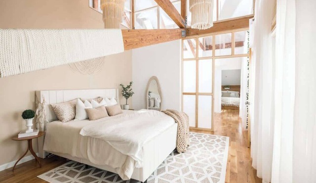 Designer Treehouse with Spa Bath