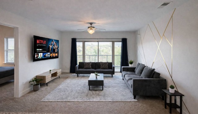 Designer UAB Condo | King Bed | Balcony View