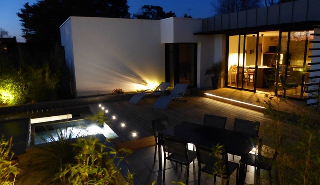 Designer villa with jacuzzi, the beach on foot