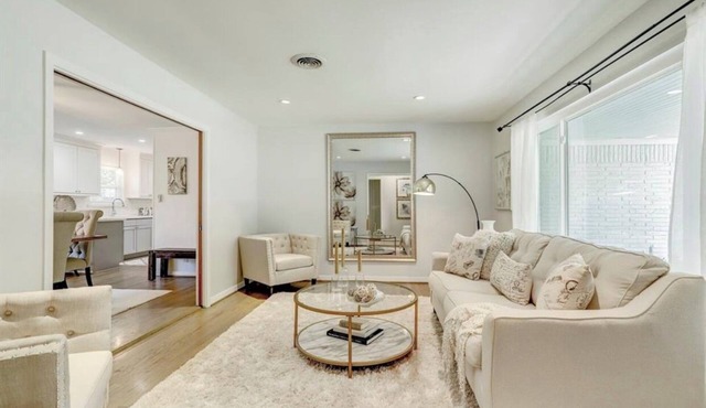 Designers home, located in a close proximity Texas Medical Center, Galleria,