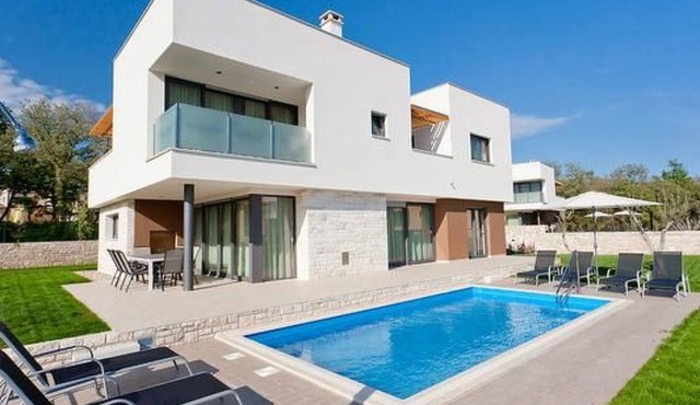 Designvilla mit Dachterrasse und Panoramablick by Interhome