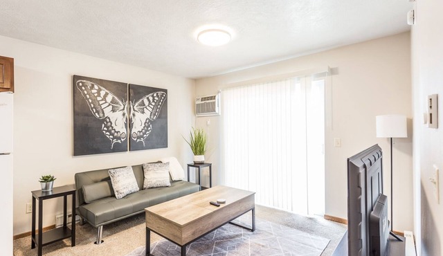 Desirable 1BD Great for Traveling Professionals