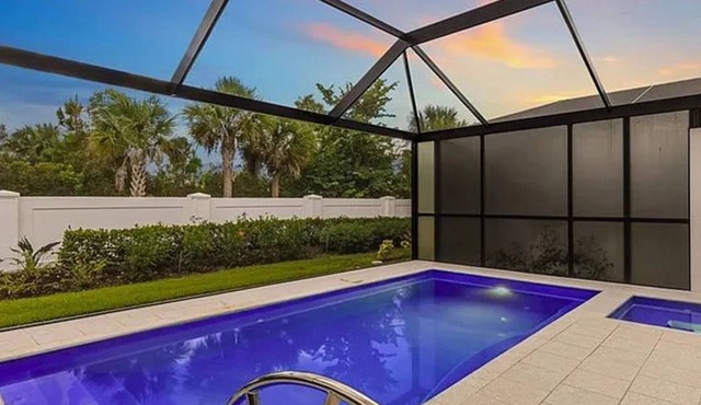 Desirable Azure Hacienda community 15 minutes from East Naples Park 60 pb courts