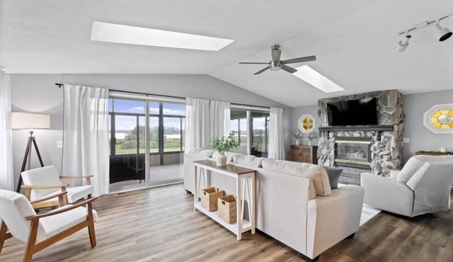 Desirable Bay Front Home-3BRD