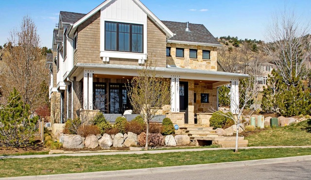 Desirable modern house, steps to Sanitas loop trail and walk to downtown Boulder