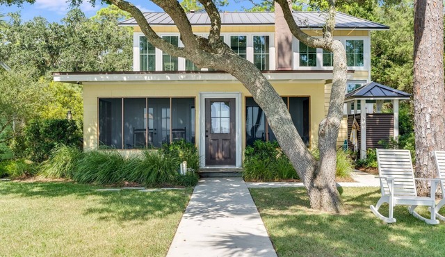 Desirable St Teresa Beach - Beautiful “Old Florida" Home - Fishing dock!