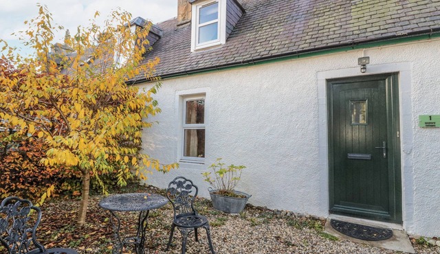 DESKFORD COTTAGE, family friendly, country holiday cottage in Nairn
