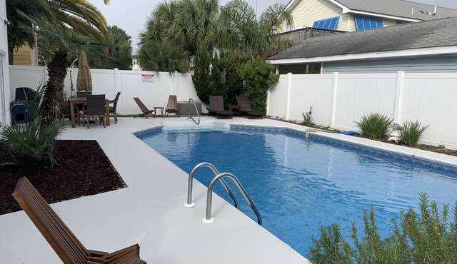 Destin Beach Oasis, Ginormous Heated Pool, 4Bed/3bath 2Min Walk To Private Beach