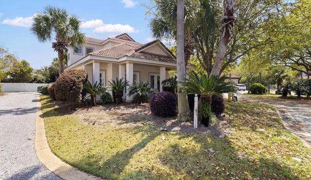 Destin Breeze | Pet Friendly, Private Pool and Four Bikes