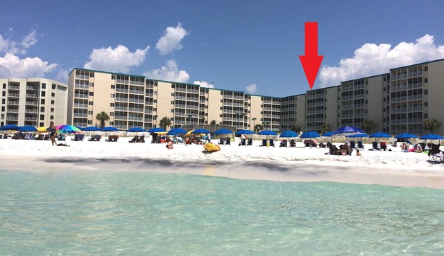 Destin Gulf Front Condo - Top Floor View of the Emerald Water- Sleeps 6!