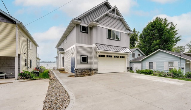Destination lake, Million dollar house, million-dollar views