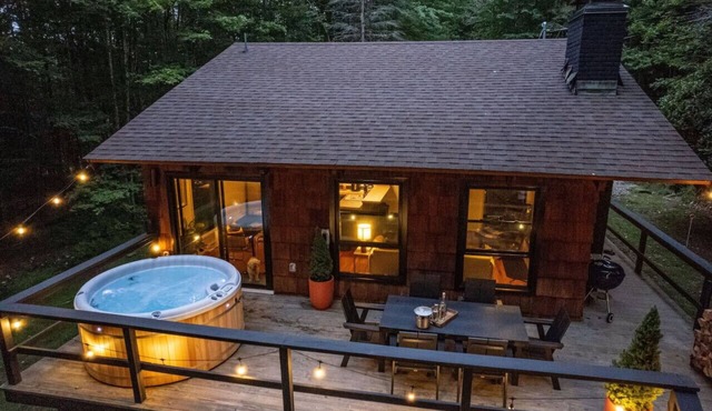 Destino Catskills Chalet - Hot Tub and Fire Place