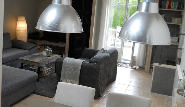 Detached gîte, very comfortable, cosy, Sancy near Super Besse