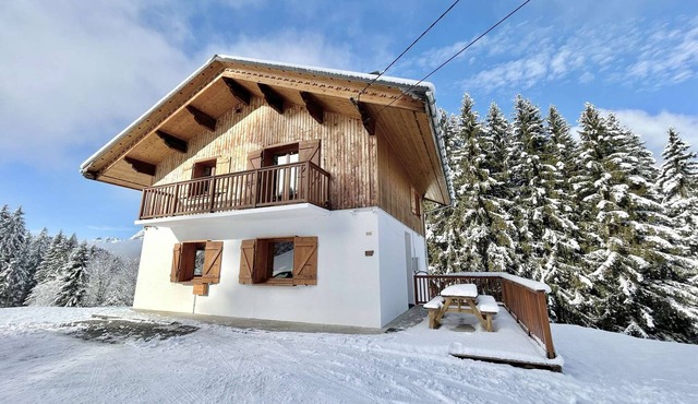 Detached chalet with spa, sauna and fireplace in Notre-Dame-de-Bellecombe - 10 pers