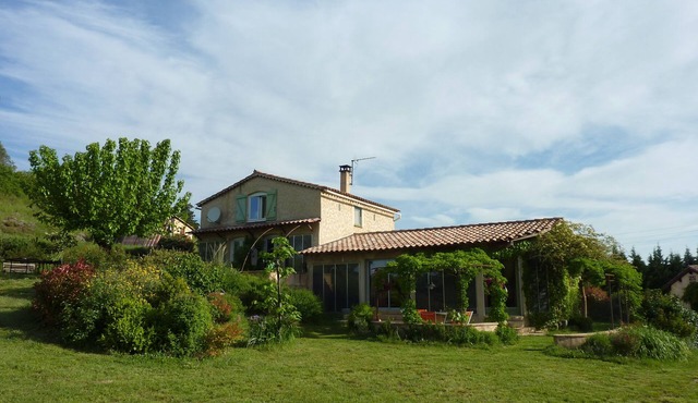 Detached house near Barjac for 13 people with swimming pool.