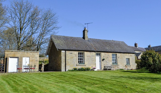 Detached former game keepers cottage for 4 in a tranquil setting only 6 miles from Rothbury.