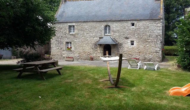 Detached 17th-century character gîte near a farmhouse