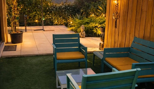 Detached 2-bedroom house with private garden and terrace. Quiet location and pool